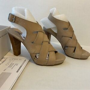 Lucky Brand Beige Sandals Size 5.5M 3.5” Buckle Heels NWT